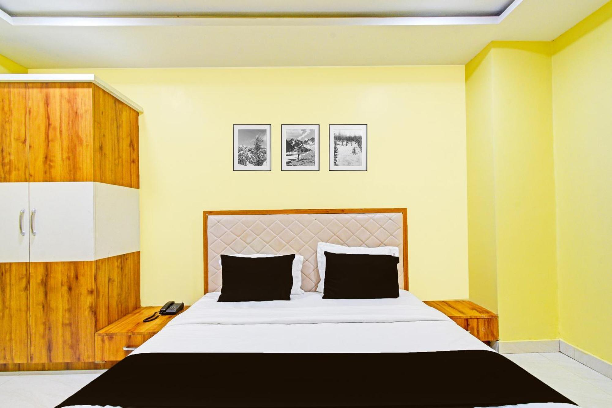 Super Townhouse Mancherial Hotel Mancherāl Екстериор снимка